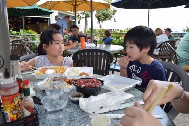 そのほか、ロコモコ、オレンジチキンをみんなでいただきました。<br /><br />お魚もとても美味しいですが、お肉も料理もとても美味しいニコスピア38。<br /><br />子供たちも大満足！