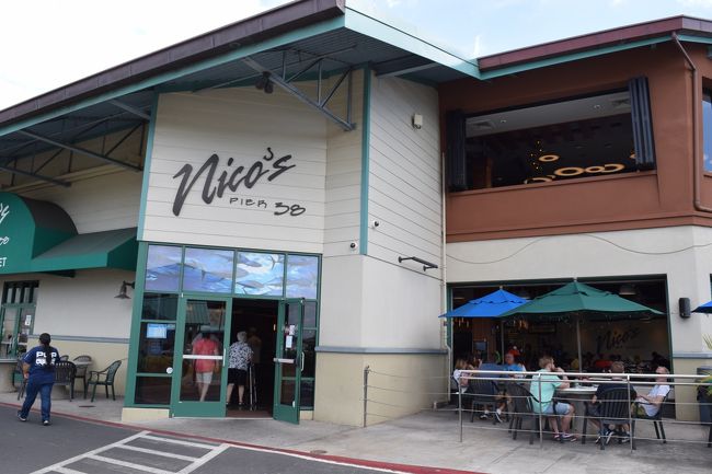 潜水艦から下船するとちょうどお昼時になりました。ニコスピア38でランチです。