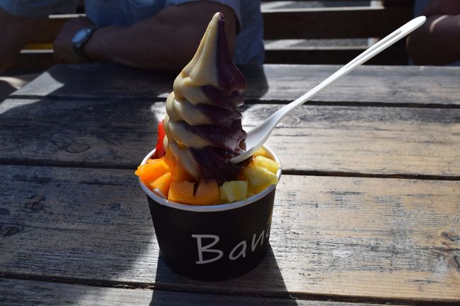 バナナとアサイのアイスのスイーツ。パイナップルやマンゴーやイチゴといった<br /><br />フルーツもいっぱい。素材の甘さを重視してるのでしつこい甘さもありません。<br /><br />さっぱりとしたヘルシーなスイーツでした♪