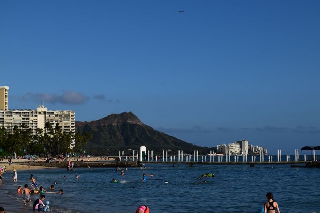今日もいいお天気でした。ダイヤモンドヘッドがビーチから綺麗に見えました。