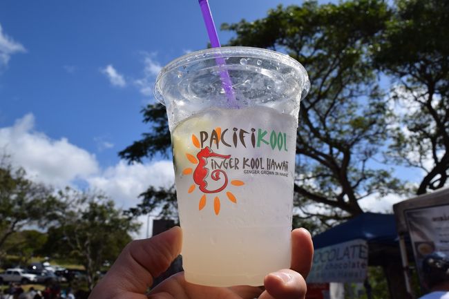 美味しそうなフルーツや野菜、プレートランチ、パンやスイーツ、コーヒーなど<br /><br />地産の商品がたくさん並びます。さすがにお腹がいっぱいなので、<br /><br />パシフィック・クールのジンジャーエールをいただきます。