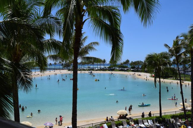 KCCからはダイヤモンドヘッドを時計回りに一周するようにワイキキに戻ってきました。<br /><br />車を返して一度コンドに。お部屋からは透き通り青空と真っ青な海とラグーンが。<br /><br />今日も雲一つない青空。今回の旅、本当にお天気に恵まれています。