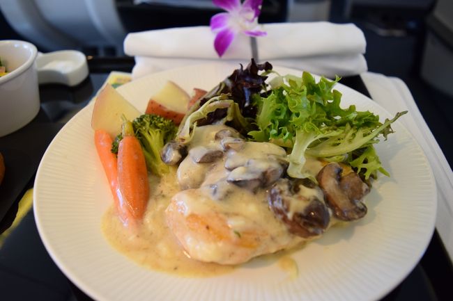 こちらは洋食の鶏むね肉のフリカッセ。