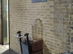 King's Cross駅といえばこれ。世界一有名なプラットホームでは？

朝8:30頃に行ったら空いていたので1枚撮ってもらいました。