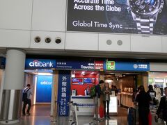 香港空港へ到着
チャイナモバイルで香港と中国で使えるＳＩＭカードを購入。