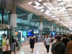 スワンナプーム国際空港に着きまして、イミグレ混雑もそううでもなく、ホアヒン行きのチケットをバウチャーと交換して待機中。

待ってる間に、チェンマイに行く際に買ったSIMがまだ有効期間なので、オンラインで100バーツチャージして10バーツ値上げしてた89バーツで7日間512kbpsのプランの利用開始手続き済ませました。
タイのSIMは安くて助かります。