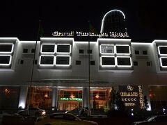 本日の宿は『Grand Turkmen Hotel』。シャワーの水圧弱め。

歯ブラシをなくしたのでホテルのフロントに頼んだらちゃんと貰えたので満足。

WiFiはネットに繋がるけれど、TwitterやInstagramに繋がらない。国全体で規制しているらしい。Lineは使えた。

22時就寝。