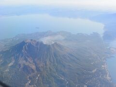 離陸！
窓から見える桜島がすごい迫力です。