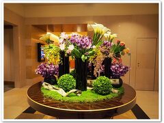 リッツカールトン東京

カラフルなお花がお出迎え