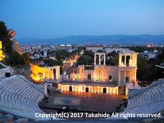 ローマ劇場跡(Античен театър)

西暦90年頃に建造された劇場跡です。観客席だけでなく、スカエナエ・フロンス(scaenae frons)もかなりの部分が残っています。


ローマ劇場跡：https://en.wikipedia.org/wiki/Plovdiv_Roman_theatre
スカエナエ・フロンス：https://ja.wikipedia.org/wiki/%E3%82%B9%E3%82%AB%E3%82%A8%E3%83%8A%E3%82%A8%E3%83%BB%E3%83%95%E3%83%AD%E3%83%B3%E3%82%B9