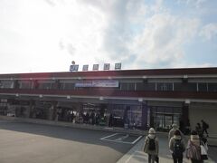JR西日本の宮島口駅は、やや離れていますが
それでも桟橋から200m程
