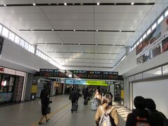 広島駅に到着
新幹線乗り場に向かいます

現在広島駅はリニューアル工事の真っ最中
どんどんきれいになっていくのでしょう、通路がとても綺麗でした