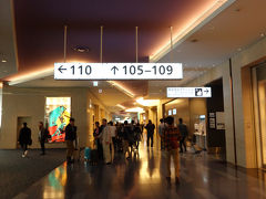 羽田空港国際線ターミナル２、右側にＡＮＡのラウンジがあります。