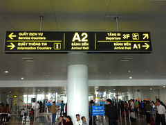 時差が２時間、６時間の飛行でした。時差が少ないのは有難いです。ノイバイ空港２番出口は、迎え客でごった返してました。