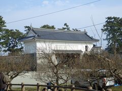 その奥にある銅門（あかがねもん）を過ぎて

（↑城内側から撮影）