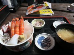 お昼は、出島ワーフで海鮮丼。思ったより小さかった(^^ゞ