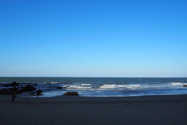 それから再びてくてく歩いて海を撮ったり。<br />オートで撮ると青すぎる件。