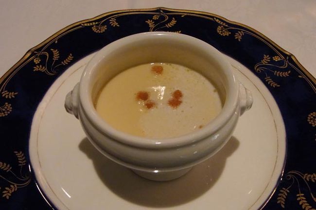 優しい味わい 春キャベツのクリームスープ。<br /><br />ポタージュ大好き人間なので嬉しい。ほんのりキャベツを感じるポタージュ。よい。