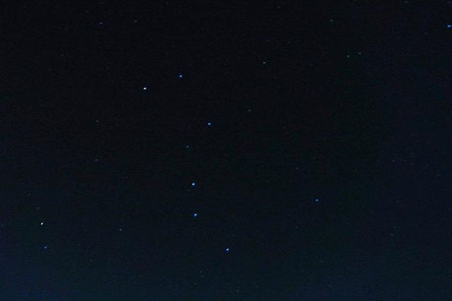 部屋に戻る前にちょっとだけデッキに出てみた。寒かったけど！<br />流石に手持ちで星撮るのは厳しいにもほどがあったけど、うっすらと北斗七星。