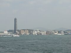 海峡ゆめタワー。高さ143メートル。関門海峡のランドマーク。