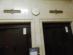 明治生命館内部、レトロなエレベーター。公開は土・日の11時から17時と、祝日を除く水・木・金の16時30分から19時30分。なんと無料です。しかも写真撮影可能です。(すべて2017年2月の情報です)