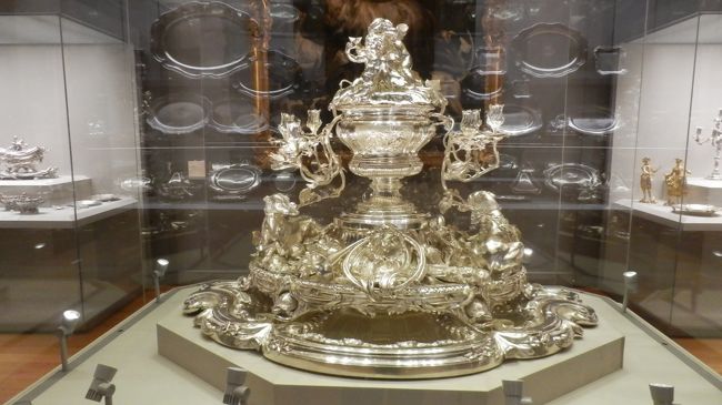 銀器も立派です。