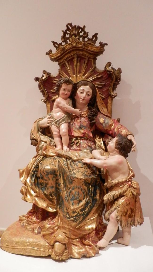 バランスがとれた彫刻。