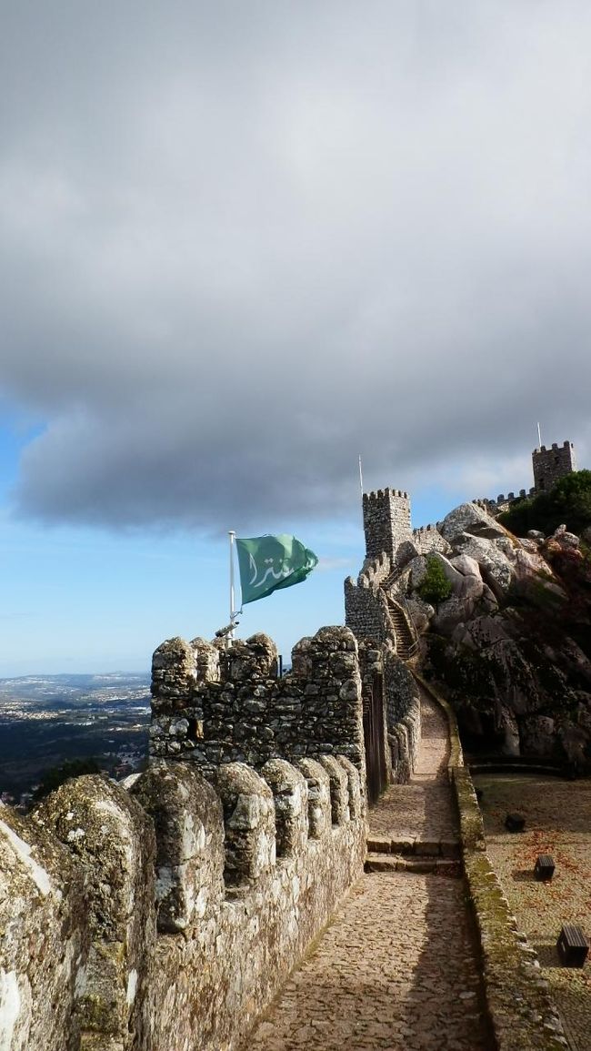 まずはムーア城。<br />リスボアカードで5.24ユーロ。