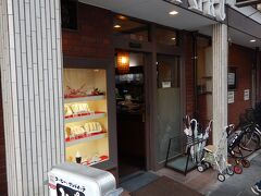 さて、昼食ですが・・・
ちょうど、妻の友人が名古屋在住していまして。

この喫茶店で合流することになりました。