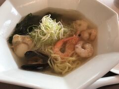 ゴルフ場で海鮮ラーメン