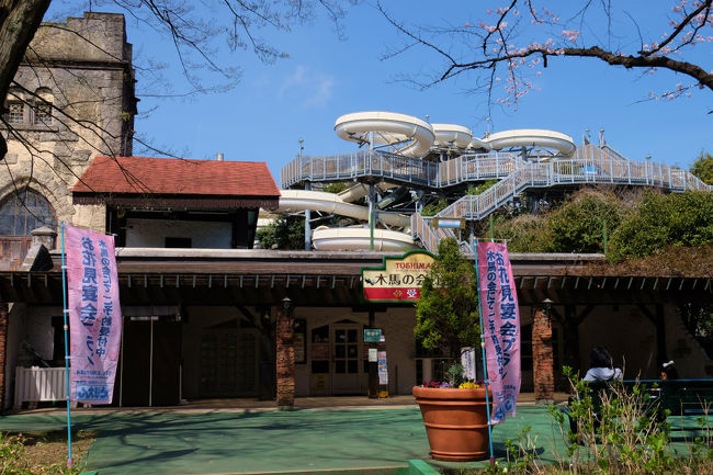 夏のプールの施設も良く見えて