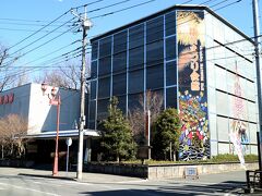 秩父神社のすぐ隣にあり、平成殿内を通り抜けるとあっという間に到着です。