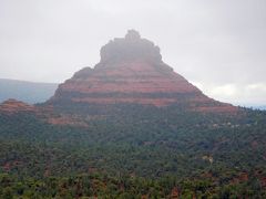 セドナ；聖十字架礼拝堂（Holy Cross Chapel）からベルロックを望む