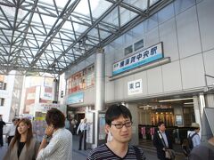 横須賀中央駅に着きました。人がたくさんいます。