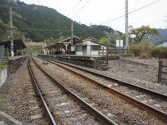 JR鳩ノ巣駅まで下ってきました。17時になっていました。暗くなる前に下りてこられて良かったです。