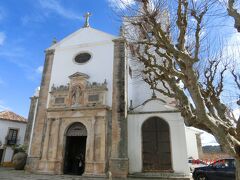 ポルタ・ダ・ヴィラからディレイタ通りを説明を聞きながら
歩いて行くとサンタ マリア教会
Igreja de Santa Maria
がありました。
ここが唯一ツアーでの観光です。