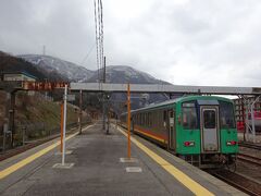 富山県の猪谷駅で乗り換え。ここからはJR西日本となります。