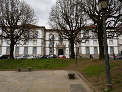旧大司教館．
現在は公共図書館および区立公文書館として使用されているとのこと．