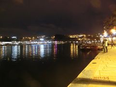 カイス ダ リベイラ
Cais da Ribeira
にライトアップされた夜景を見に皆んなで来ました。
この後歩いてレストランにディナーです。
ドン ルイス1世橋から対岸の夜景が綺麗でした。
土曜日だったし大勢の人がいました。