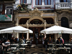 マジェスティックに到着．
1921年創業のカフェで，店内はアール・ヌーヴォー様式とのこと．