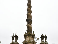 カテドラル前のペロリーニョ．