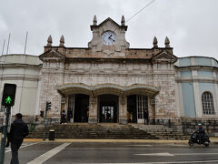コインブラ駅．
ちなみにこちらの駅には特急などは停車しません，特急はこの駅から1駅北側のコインブラB駅に停車します．