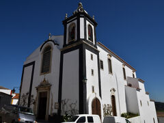 サン・ペドロ教会．
13世紀にこの地に建てられたのが最初で，その後16世紀に再建，さらに1755年の地震の後に再度，再建されたとのこと．