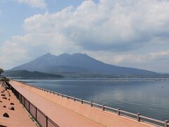 足湯からは、雄大な桜島の絶景が拝めます。

