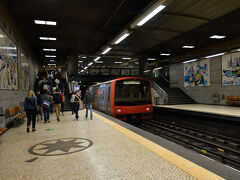 Restauradores駅に到着．