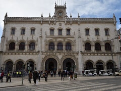 ホテルすぐそばのポルトガル国鉄のロシオ駅．
シントラへ行く場合は，この駅を利用します．