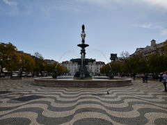 Rossio駅からメトロに乗るために，ドン・ペドロ4世広場に．
リスボンっ子にはロシオの愛称で親しまれているそうです．