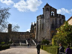 キリスト修道院．
1147年，リスボン北東のサンタレンをイスラム教徒から奪回した功績により，アフォンソ1世から土地を与えられたテンプル騎士団が，城塞と聖堂を築きポルトガルの拠点としたことがこの修道院の始まりだそうです．