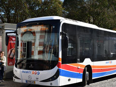 こちらの403番のバスでロカ岬へ．
小or中学生の帰宅時間なのか，途中でたくさん乗ってきて，どんどん下りていきました．