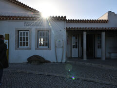 約45分でユーラシア大陸最西端の地，ロカ岬に到着．
こちらは観光案内所．